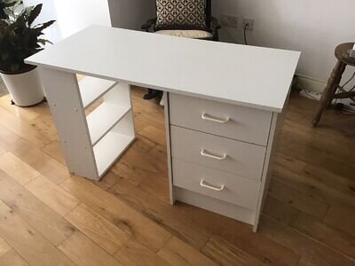 childrens desk with 3 drawers and Shelves