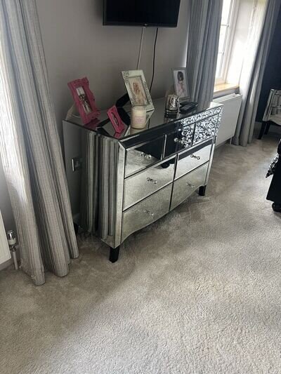 mirror bedroom furniture